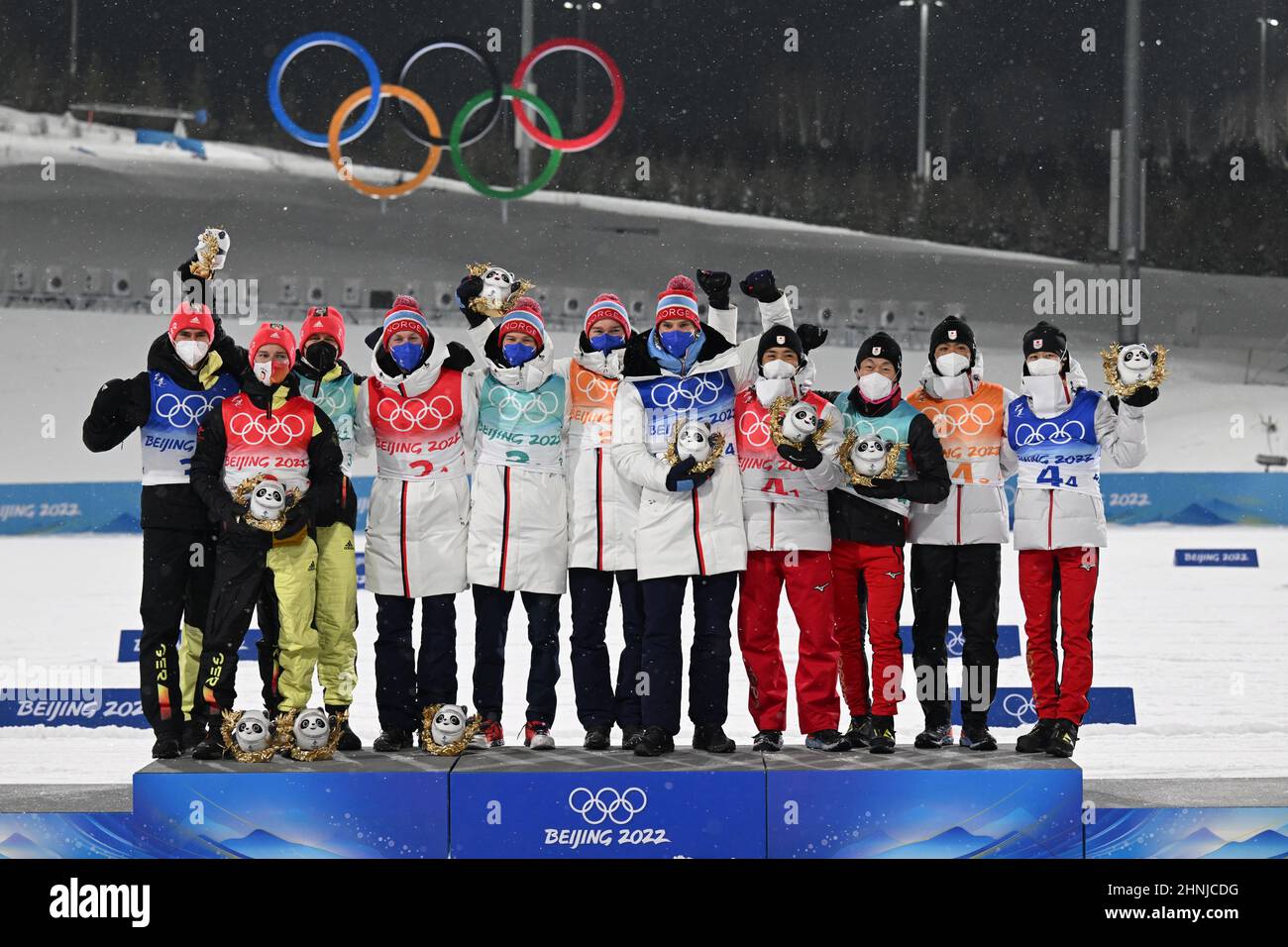Zhangjiakou, China. 17th Feb, 2022. Nordic skiing/combination: Olympics, team, men, 4 x 5 km cross-country, silver medalists from Germany (l-r), gold medalists from Norway and bronze medalists from Japan stand together on the podium after the award ceremony. Credit: Hendrik Schmidt/dpa/Alamy Live News Stock Photo