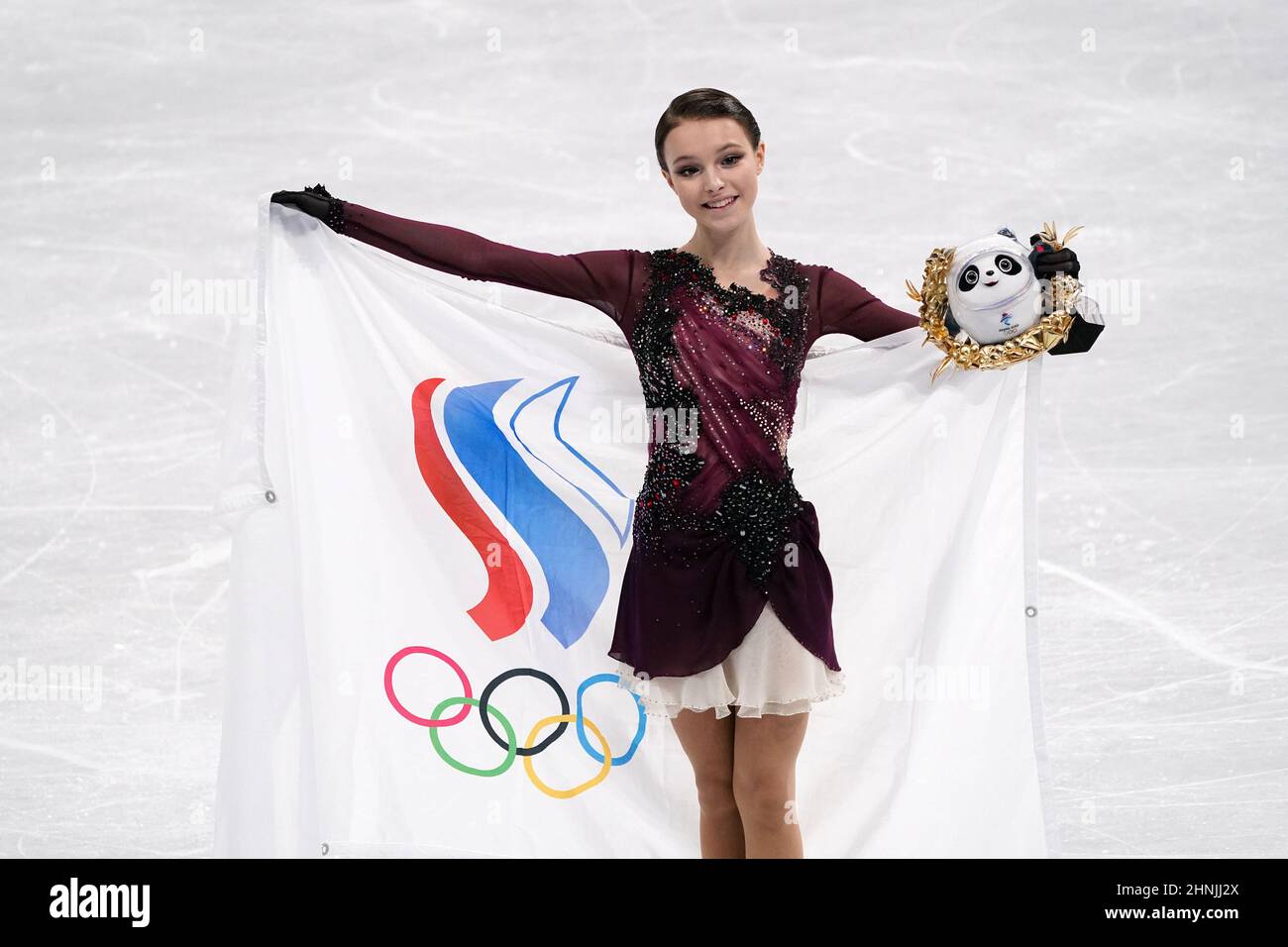 Beijing, China. 17th Feb, 2022. Anna Shcherbakova of Russia, poses with the.Russian Olympic Committee flag and her Bing Dwen Dwen mascot during the venue ceremony for the Women's Single Figure Skating Free Program in the Capital Indoor Stadium at the Beijing 2022 Winter Olympic on Thursday, February 17, 2022. Shcherbakova won the gold medal. Photo by Richard Ellis/UPI Credit: UPI/Alamy Live News Stock Photo