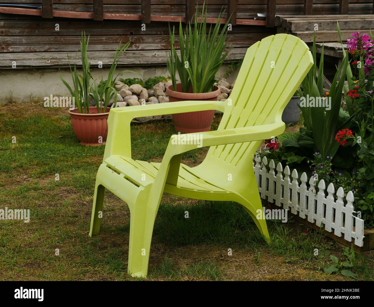 Green plastic 2024 lawn chairs