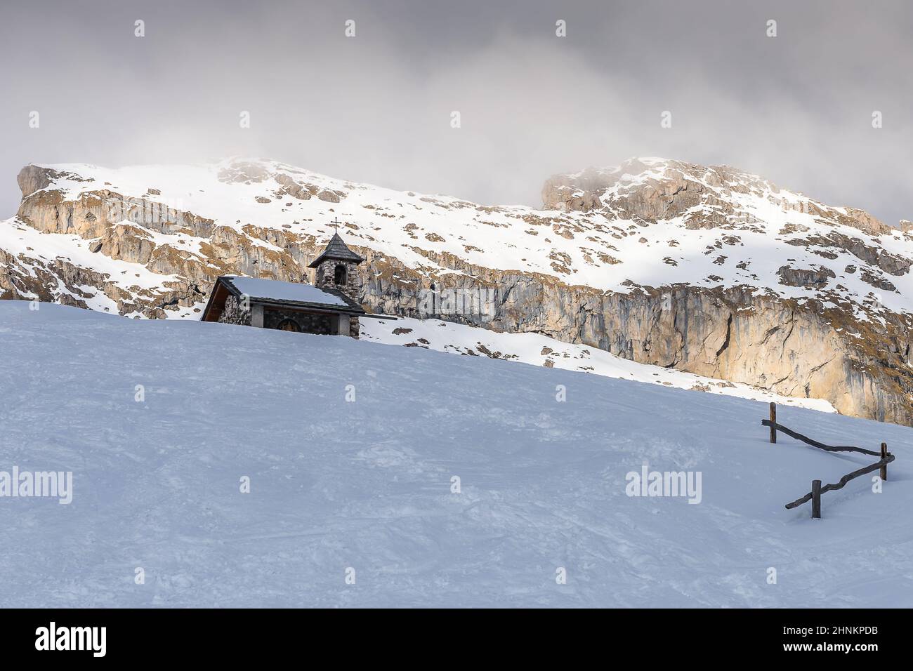 Little church in the snow  under the Dolomites of Val Gardena Stock Photo