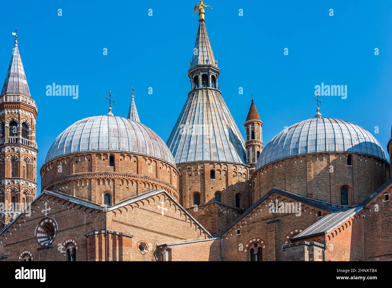 Dome Of The Basilica Of Saint Anthony Of Padua Stock Photo Alamy dome-of-the-basilica-of-saint-anthony-of-padua-stock-photo-alamy