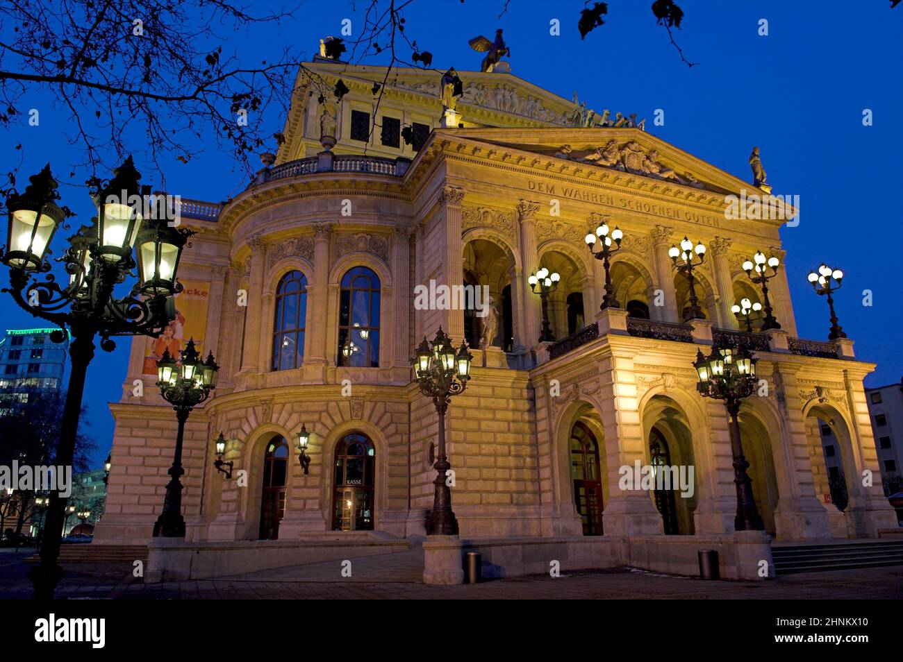 Die Alte Oper in Frankfurt am Main am Abend bei künstlicher Beleuchtung Stock Photo