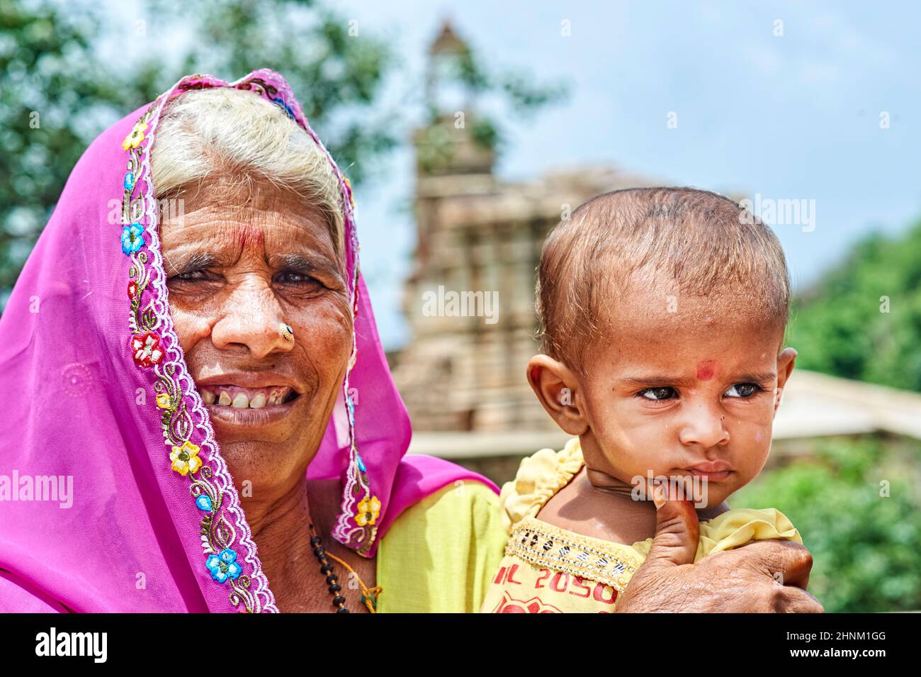 India Rajasthan. Portrait of an old woman and child at Chittorgarh Stock Photo