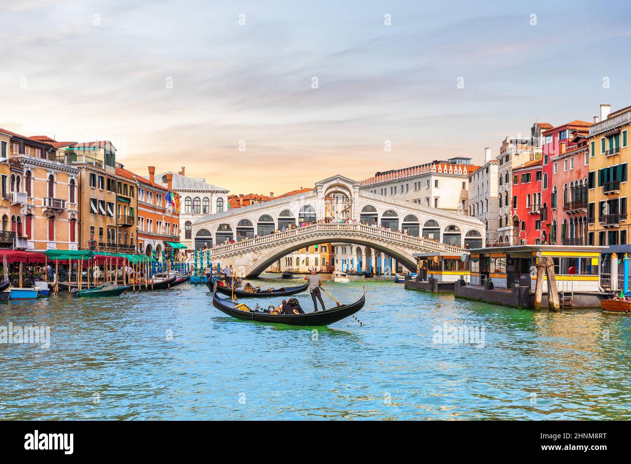Rialto Bridge and gondoliers, a popular landmark of Venice, Italy Stock Photo