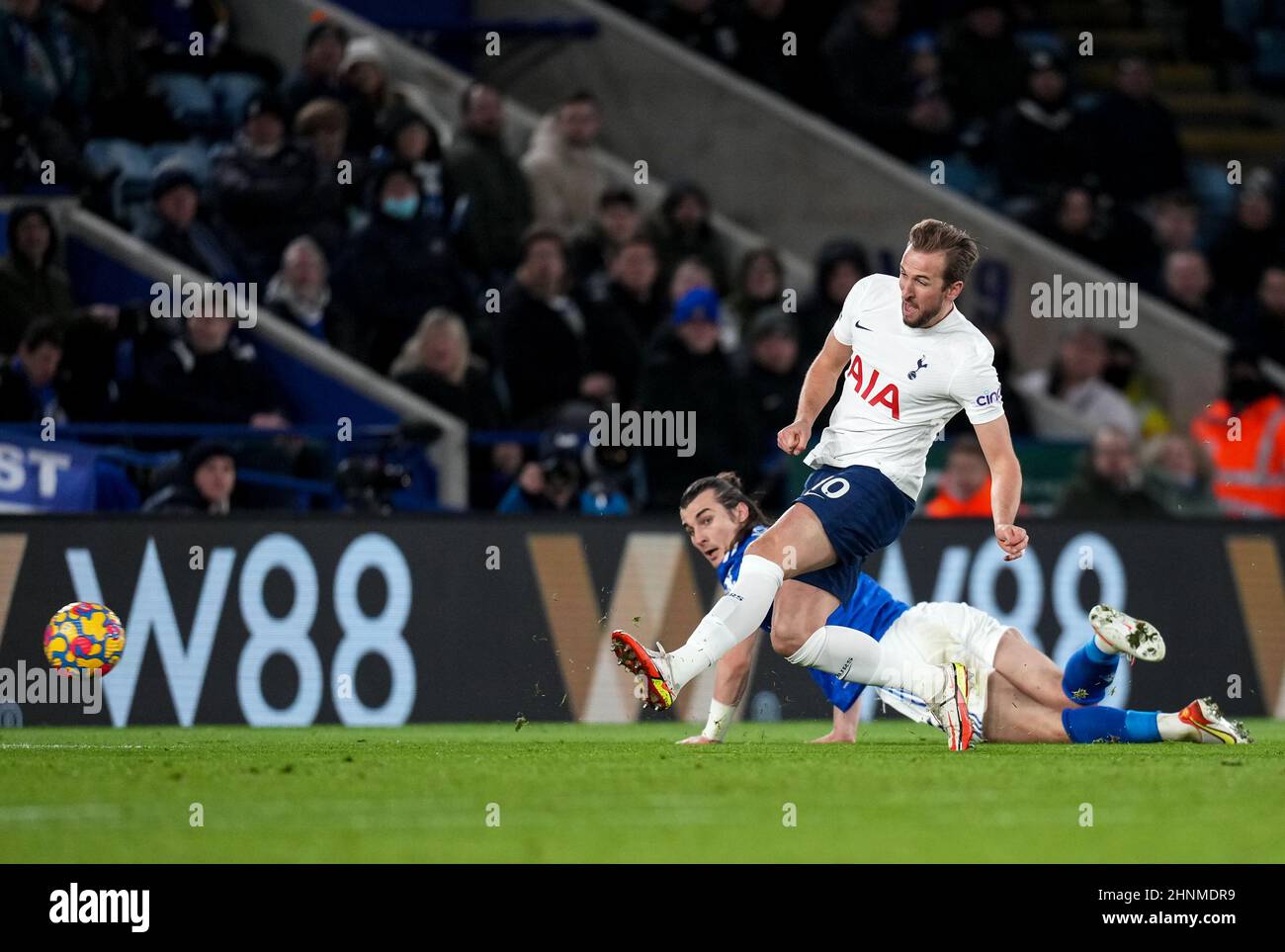 Leicester, UK. 19th Jan, 2022. Harry Kane of Spurs scores during the Premier League match between Leicester City and Tottenham Hotspur at the King Power Stadium, Leicester, England on 19 January 2022. Photo by Andy Rowland. Credit: PRiME Media Images/Alamy Live News Stock Photo