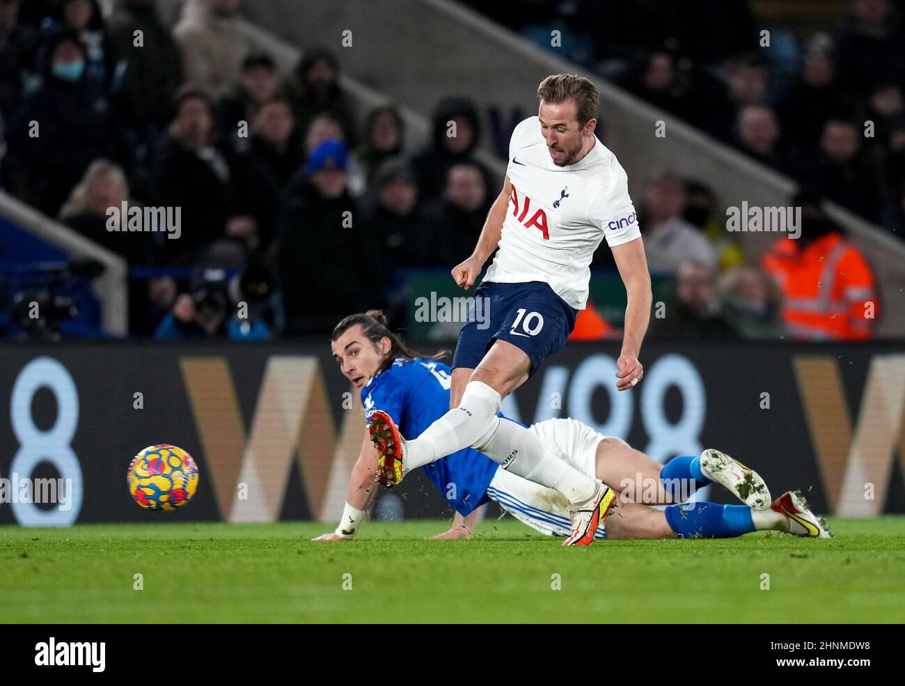 Leicester, UK. 19th Jan, 2022. Harry Kane of Spurs scores during the Premier League match between Leicester City and Tottenham Hotspur at the King Power Stadium, Leicester, England on 19 January 2022. Photo by Andy Rowland. Credit: PRiME Media Images/Alamy Live News Stock Photo