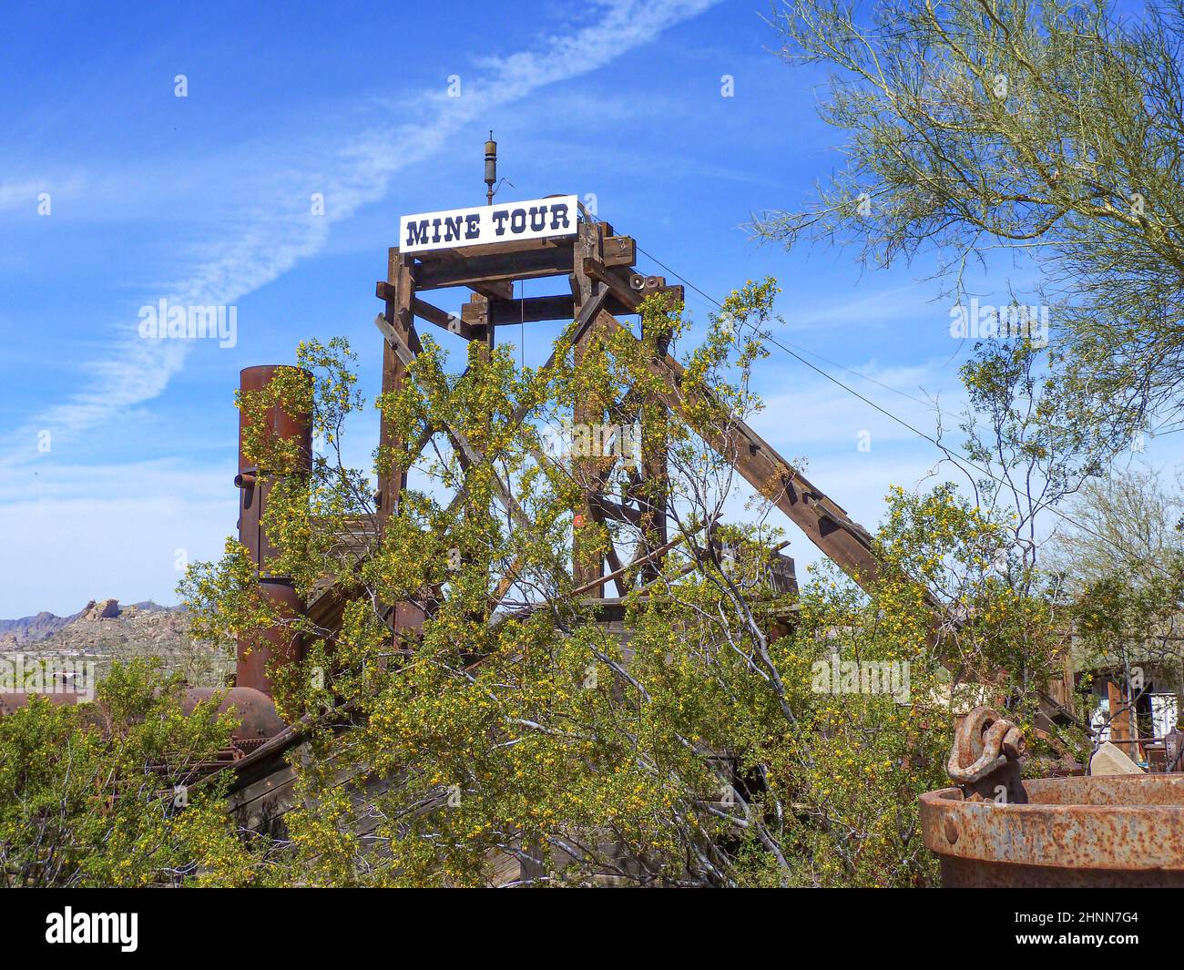 An old shaft tower  in Goldfield Ghost town, USA. Back in 1he 1890s Goldfield boasted 3 saloons, boarding house, general store, brewery and school house Stock Photo