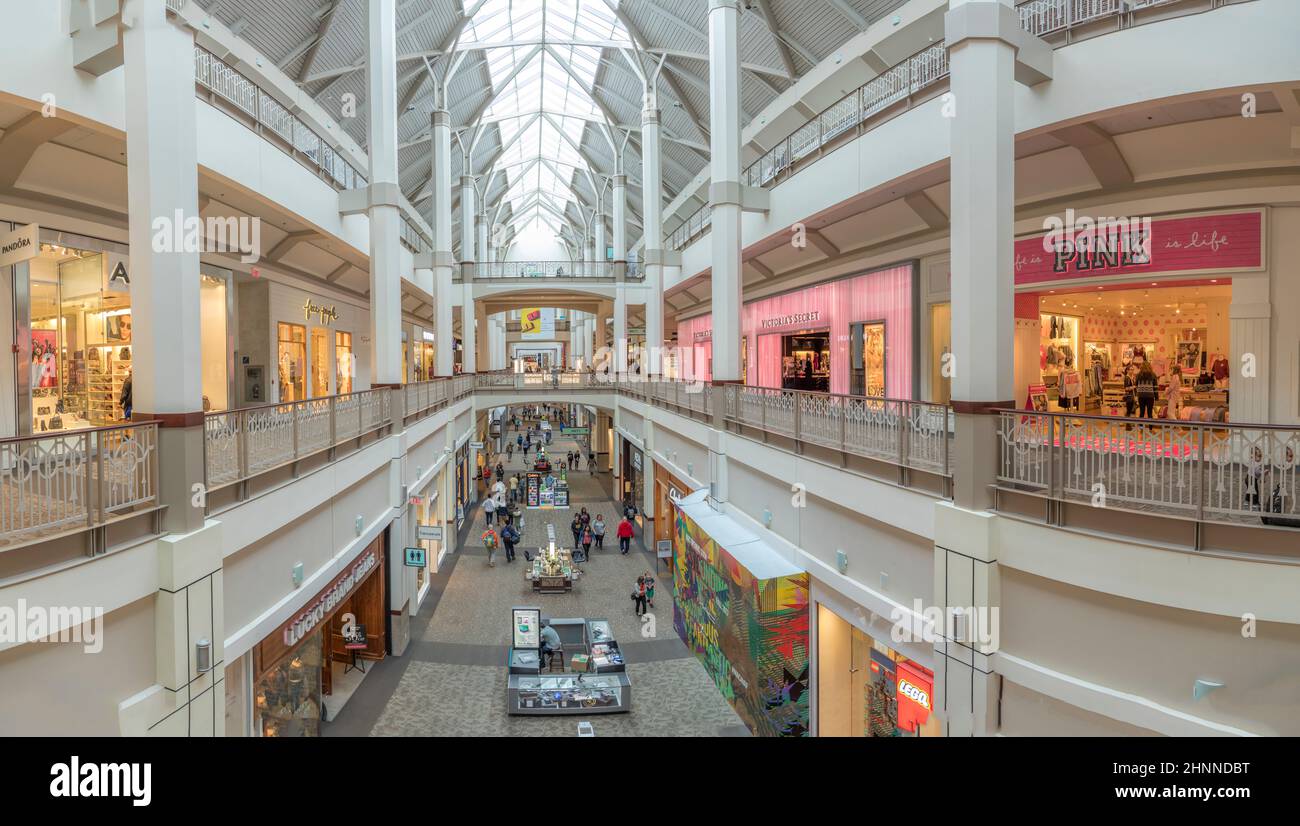 Shopping mall interior usa hi-res stock photography and images - Alamy