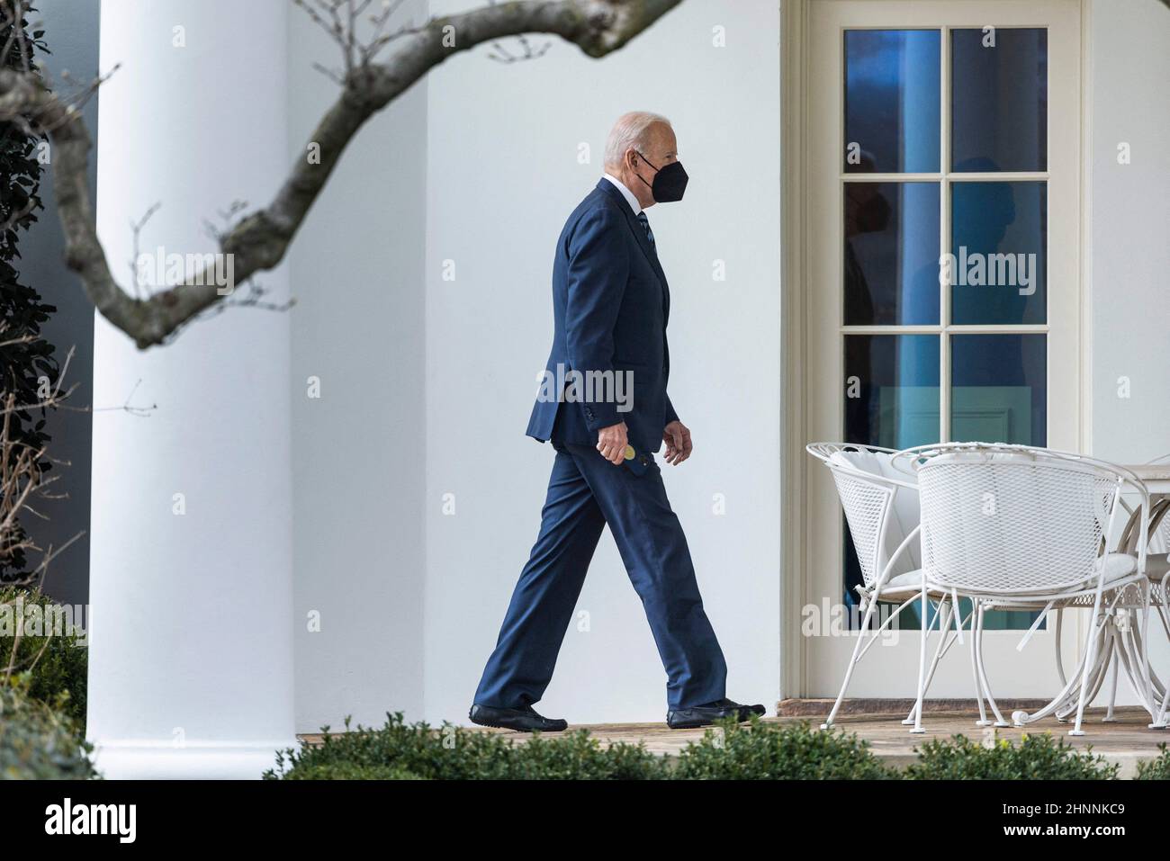 US President Joe Biden returns to the White House from Cleveland in Washington, DC, USA, 17 February 2022. Earlier, the president said there is a ‘very high’ risk of a Russian invasion of Ukraine in ‘several days.’ NATO and the Biden White House have dismissed Russian claims that they are drawing down troops on the Ukrainian border. Stock Photo