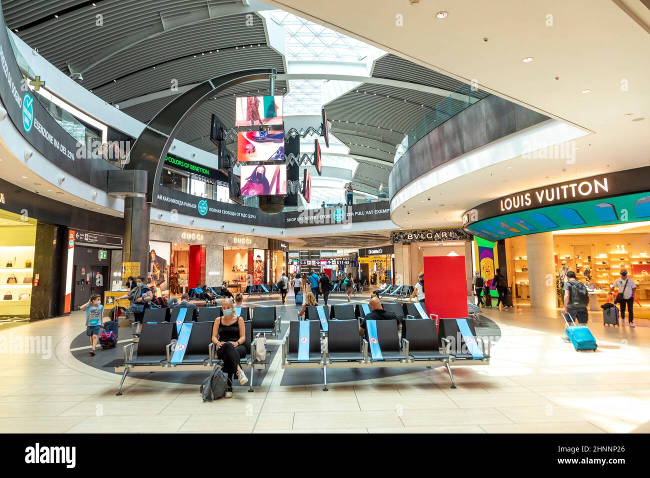 people hurry to the gates at the roman international airport Fiumicino and  do some duty free shopping Stock Photo - Alamy