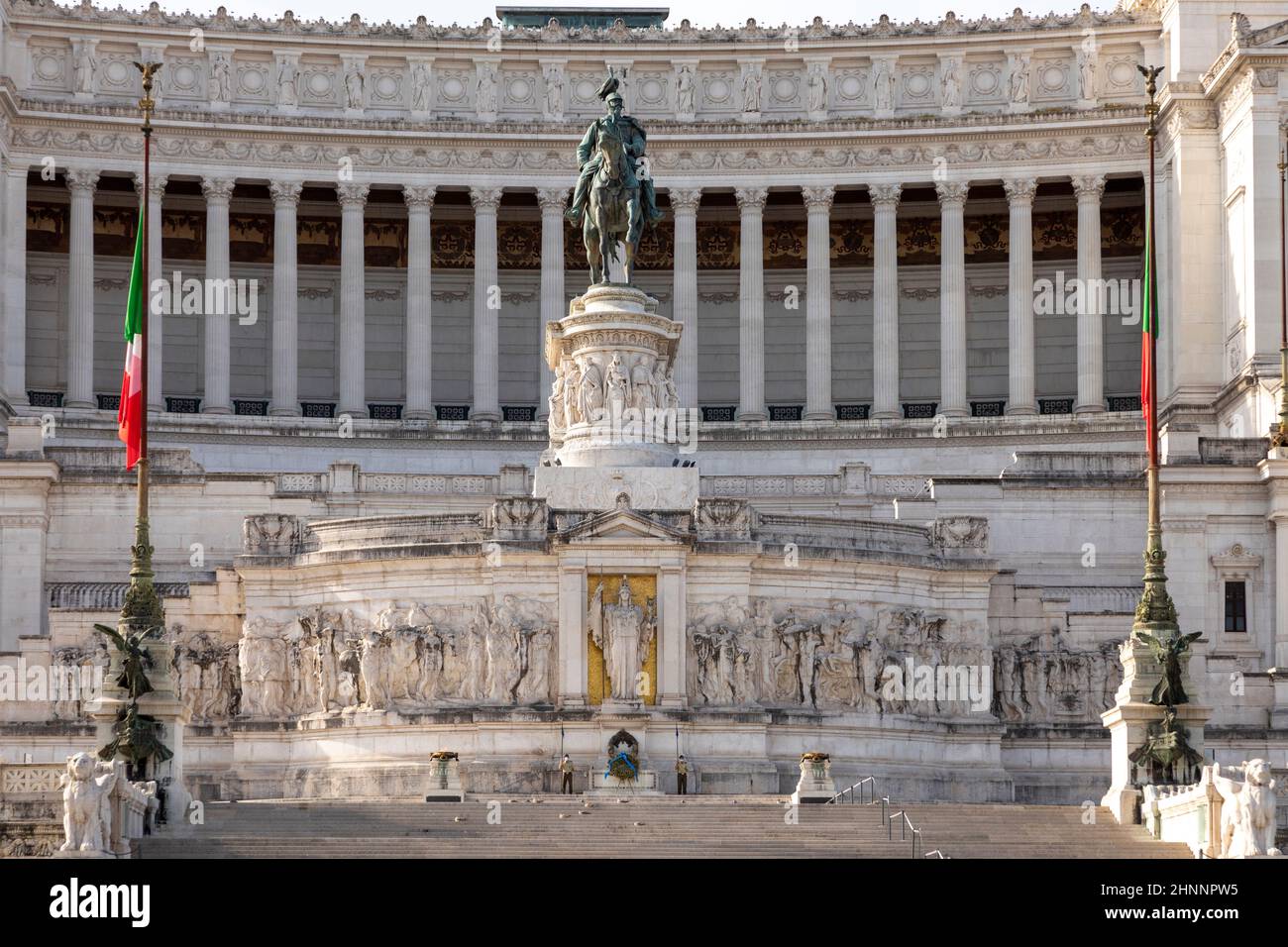 The Honor Guards at the monument of the Unknown Soldier built under the statue of Italy on the complex of The Altare della Patria Stock Photo