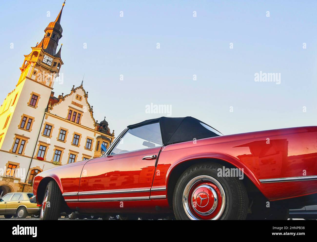 Dunlop logo hi-res stock photography and images - Alamy