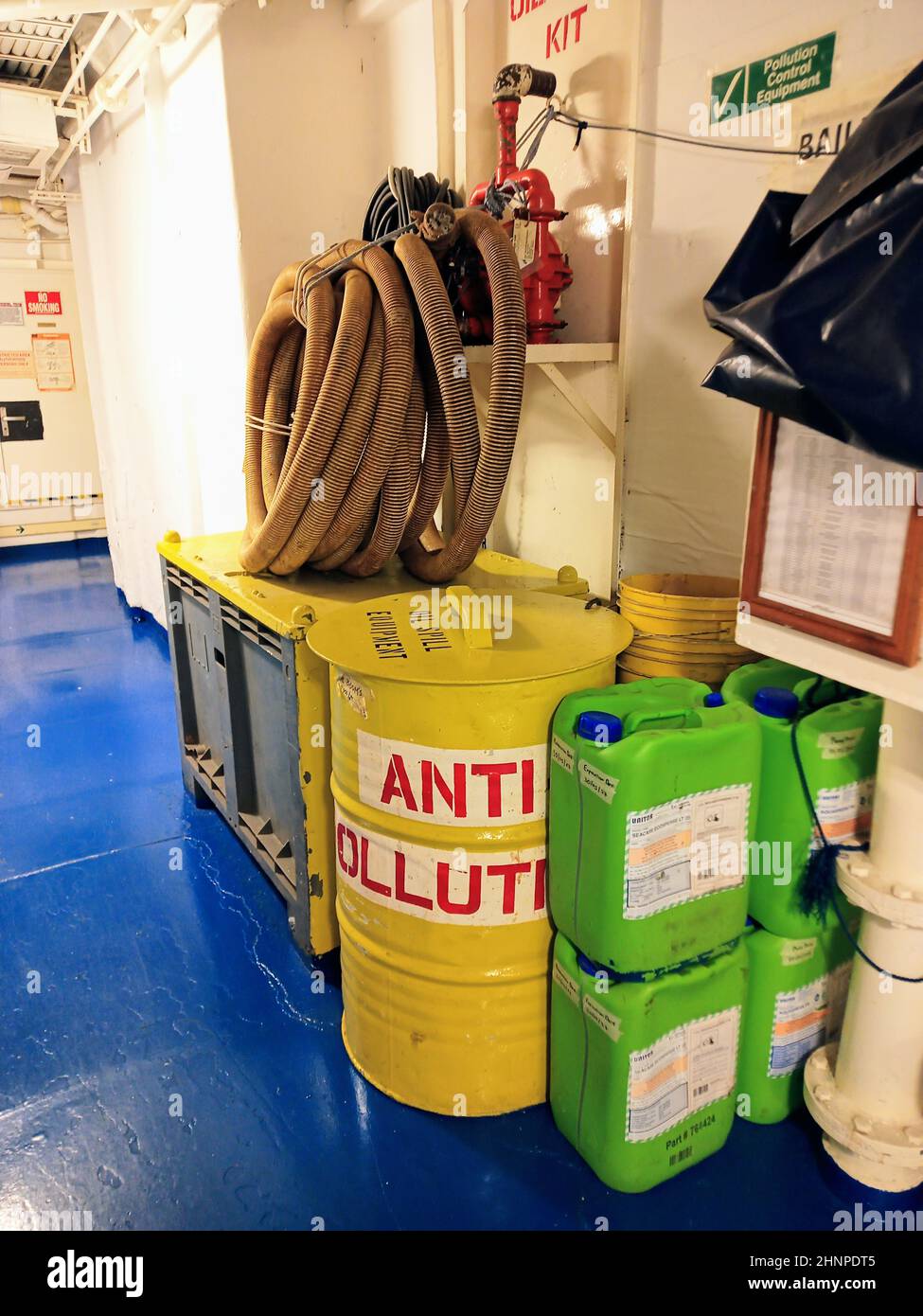 Oil spill on seas hires stock photography and images Alamy