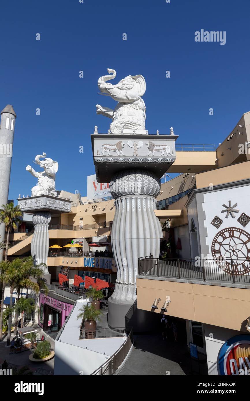 Statue of an elephant outside the Highland Shopping Mall in Hollywood Stock Photo