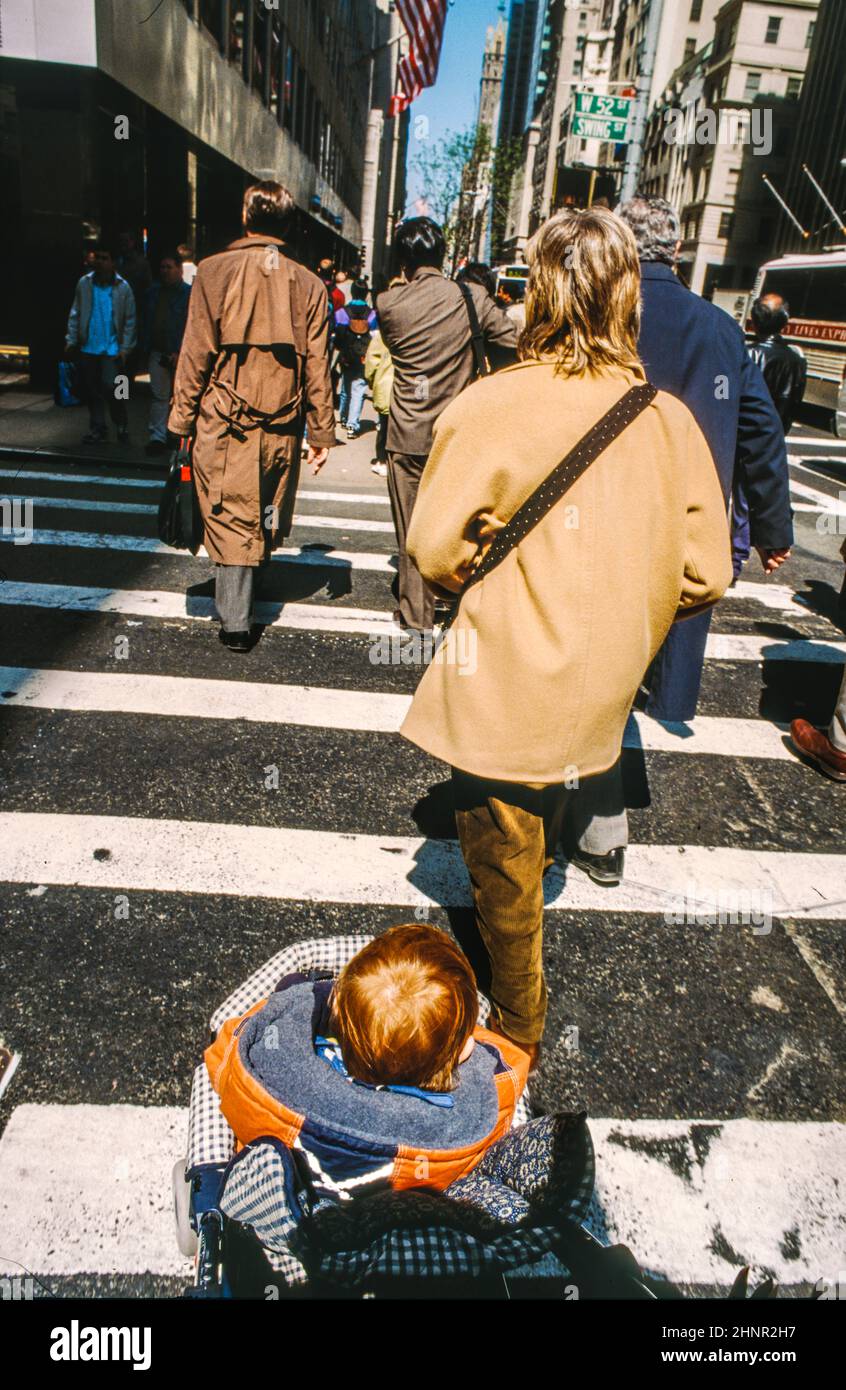 Pedestrian crossing people hi-res stock photography and images - Alamy