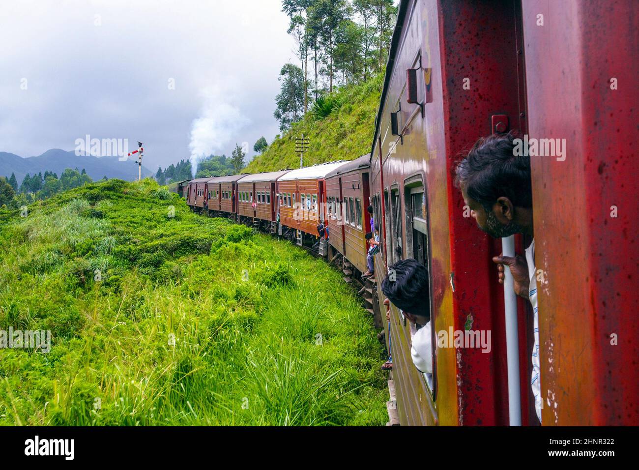 people travel in the train Colombo to Nuwara Eliya Stock Photo