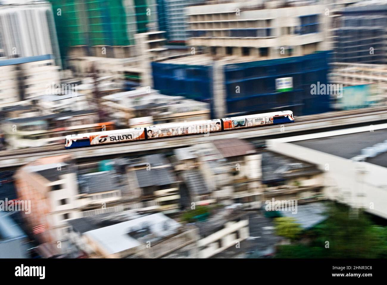 Sky Train in motion between station NANA and ASHOKA Stock Photo