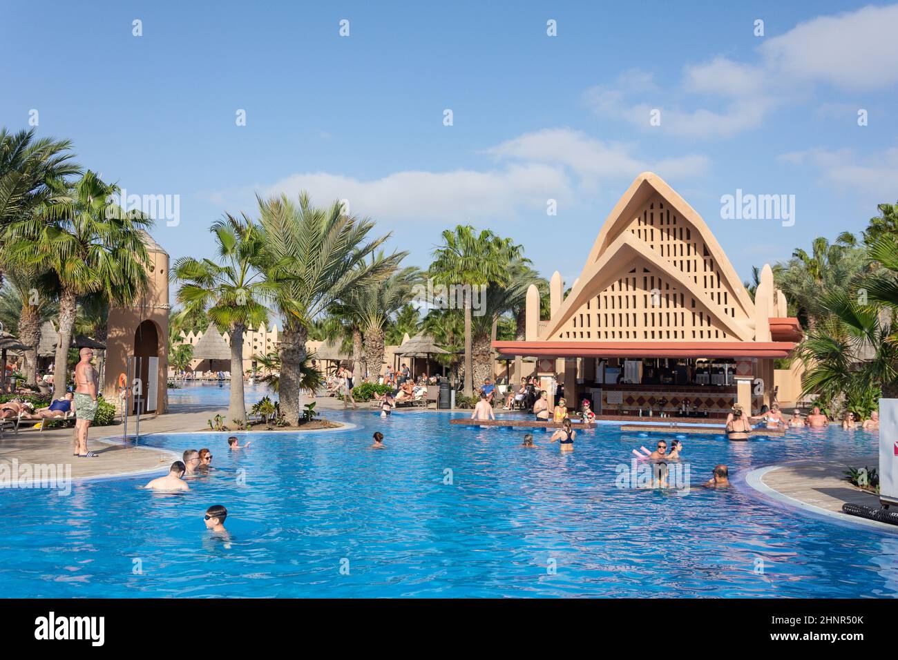 Swimming pool and pool bar at Rui Funana Hotel, Santa Maria, Sal, República de Cabo (Cape Verde) Stock Photo