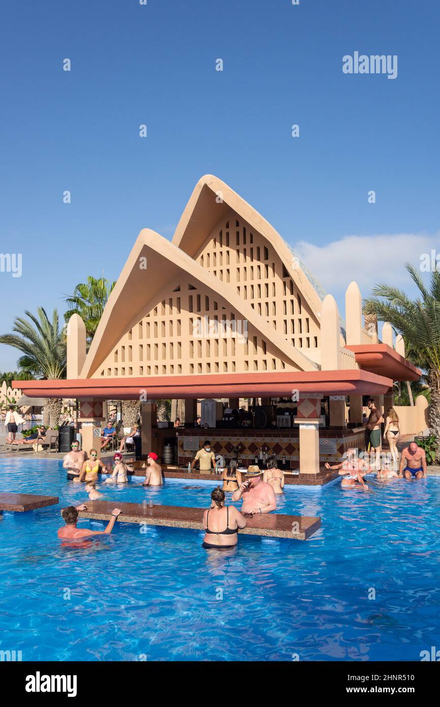 Swimming pool and pool bar at Rui Funana Hotel, Santa Maria, Sal, República de Cabo (Cape Verde) Stock Photo