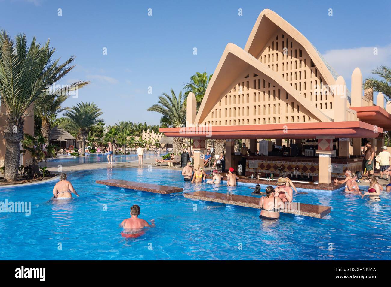 Swimming pool and pool bar at Rui Funana Hotel, Santa Maria, Sal, República de Cabo (Cape Verde) Stock Photo