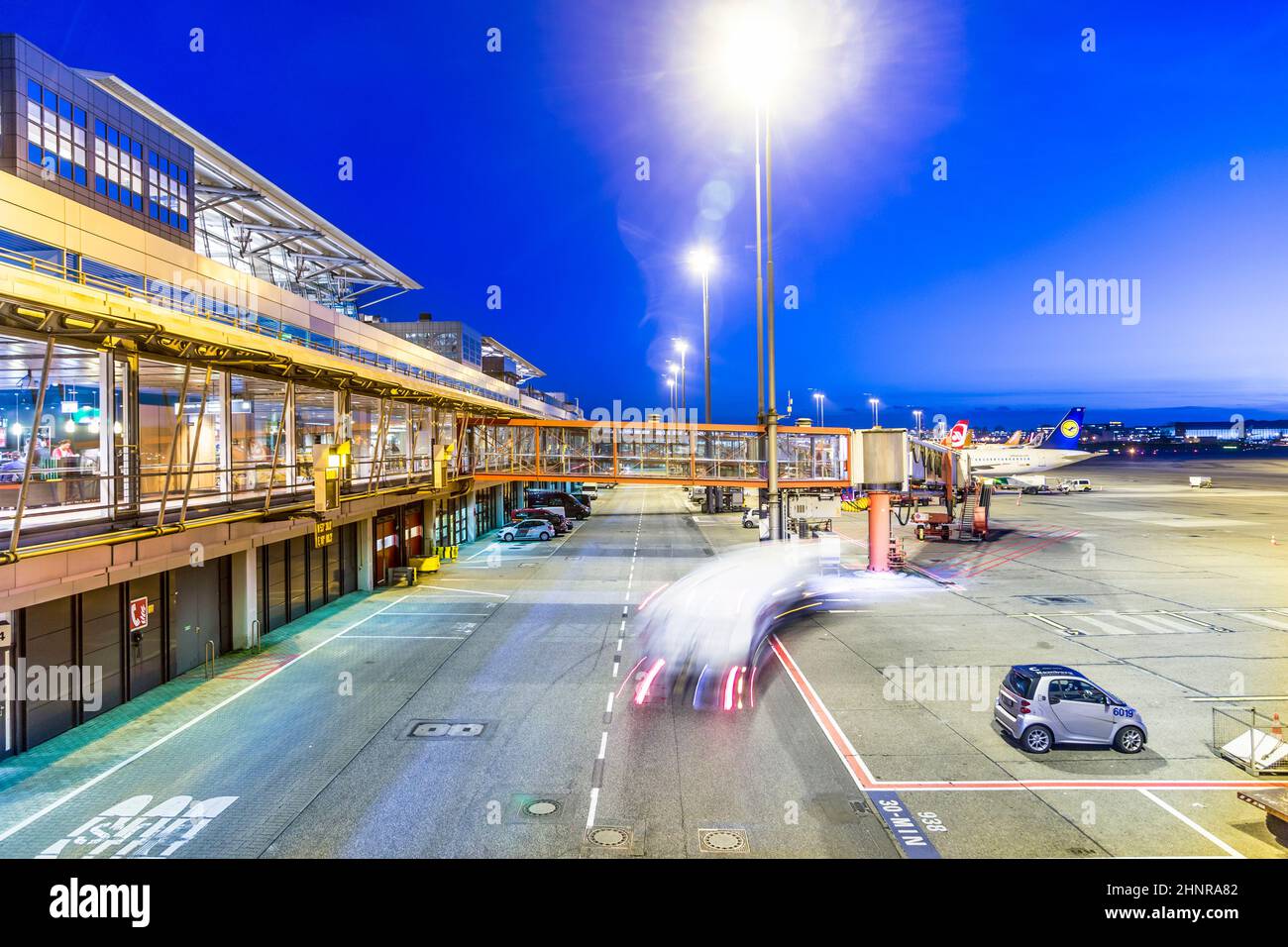 Aircraft at the finger in the modern Terminal 2  in Hamburg Stock Photo