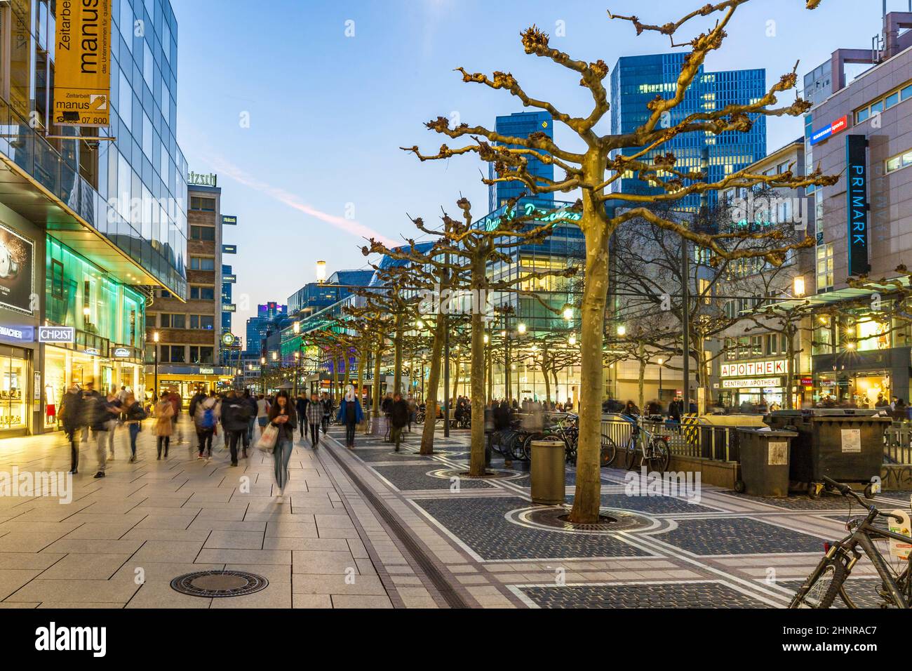 people walk along the Zeil in the evening in Frankfurt Stock Photo