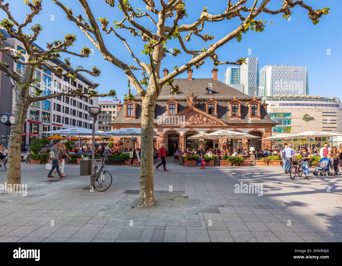 people enjoy the sunny day in Frankfurt at cafe Hauptwache Stock Photo