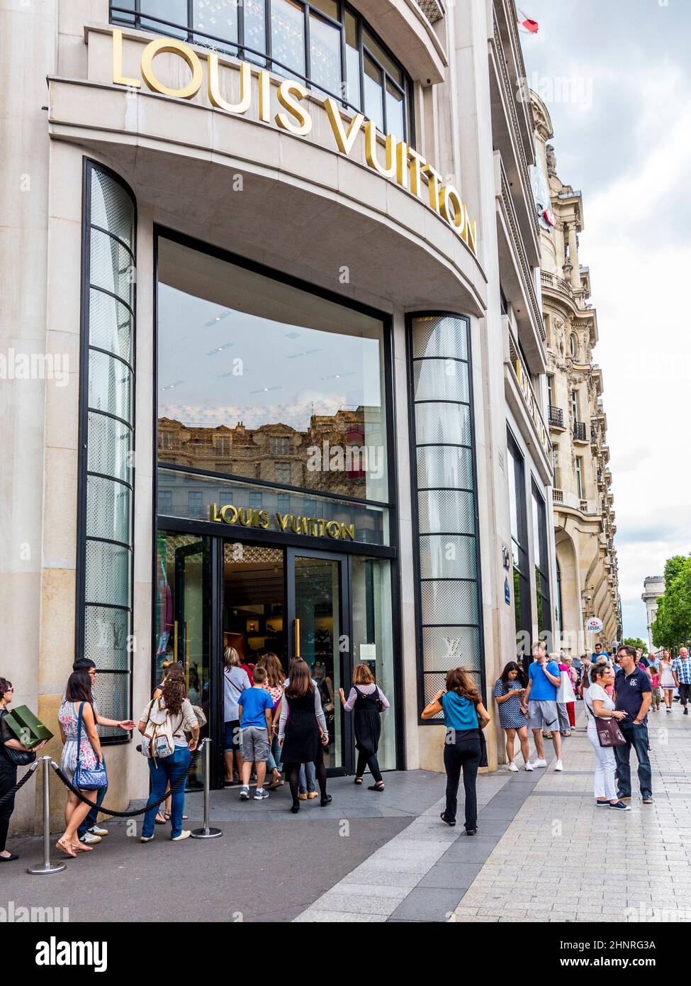 people queue up in front of Louis Vuitton shop Stock Photo