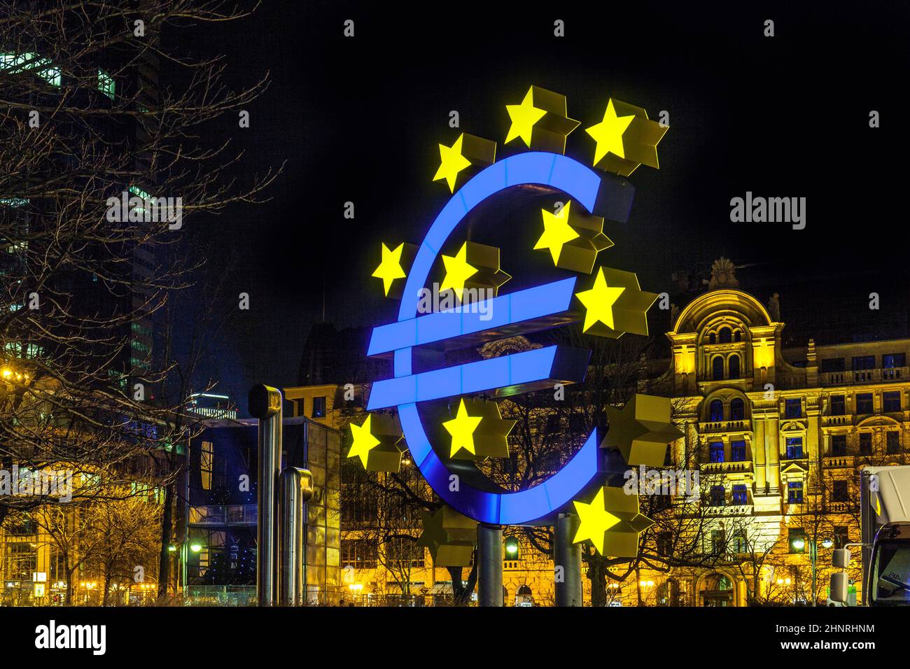 Illuminated buildings euro sign hi-res stock photography and images - Alamy
