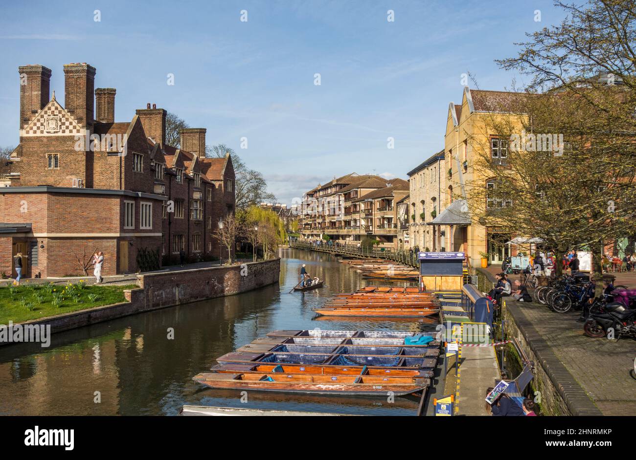 People enjoying a sunny spring day, punting in river Cam in Cambridge Stock Photo