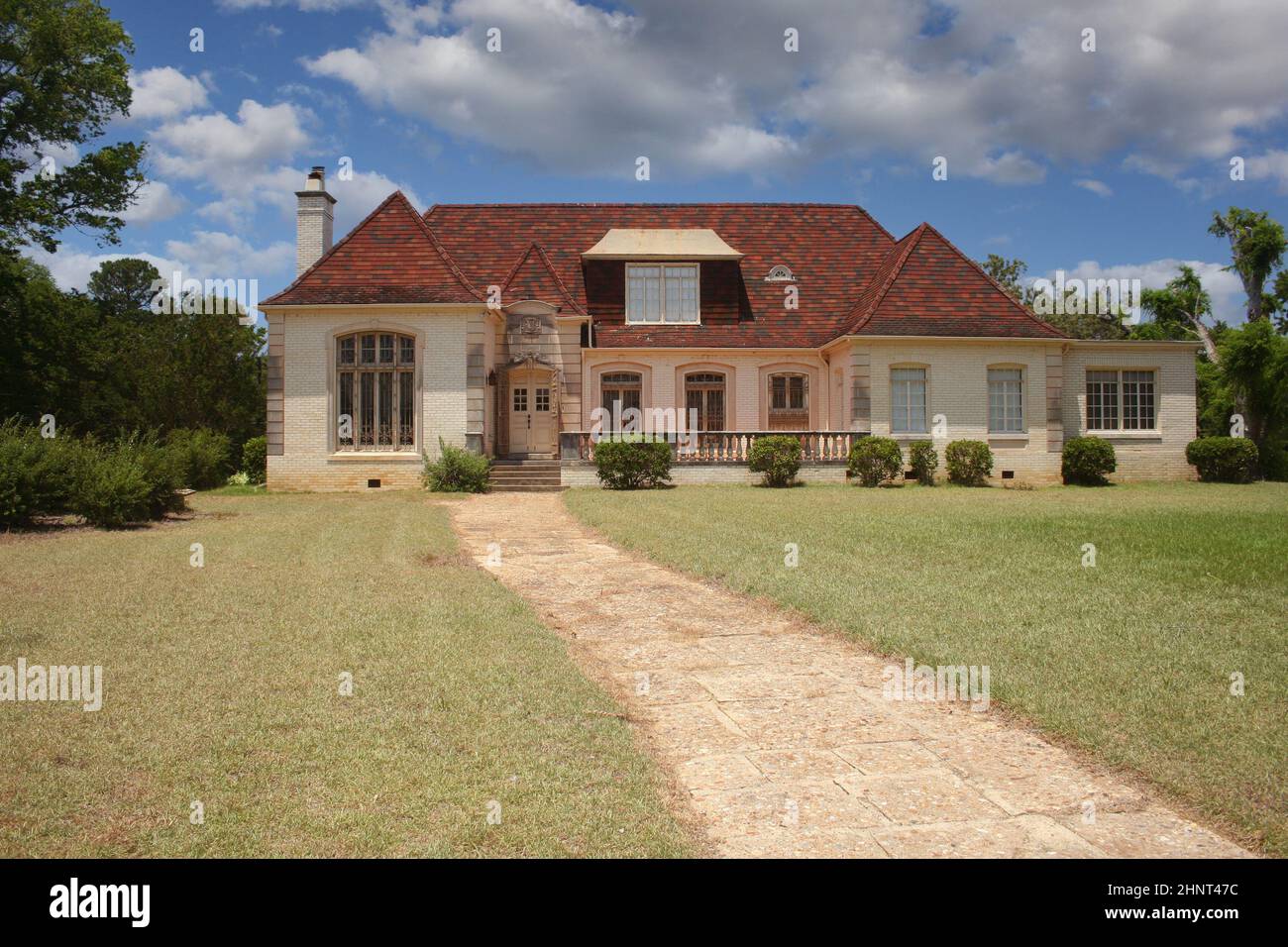 Abandoned Historic Brick House With Blue Sky Stock Photo - Alamy
