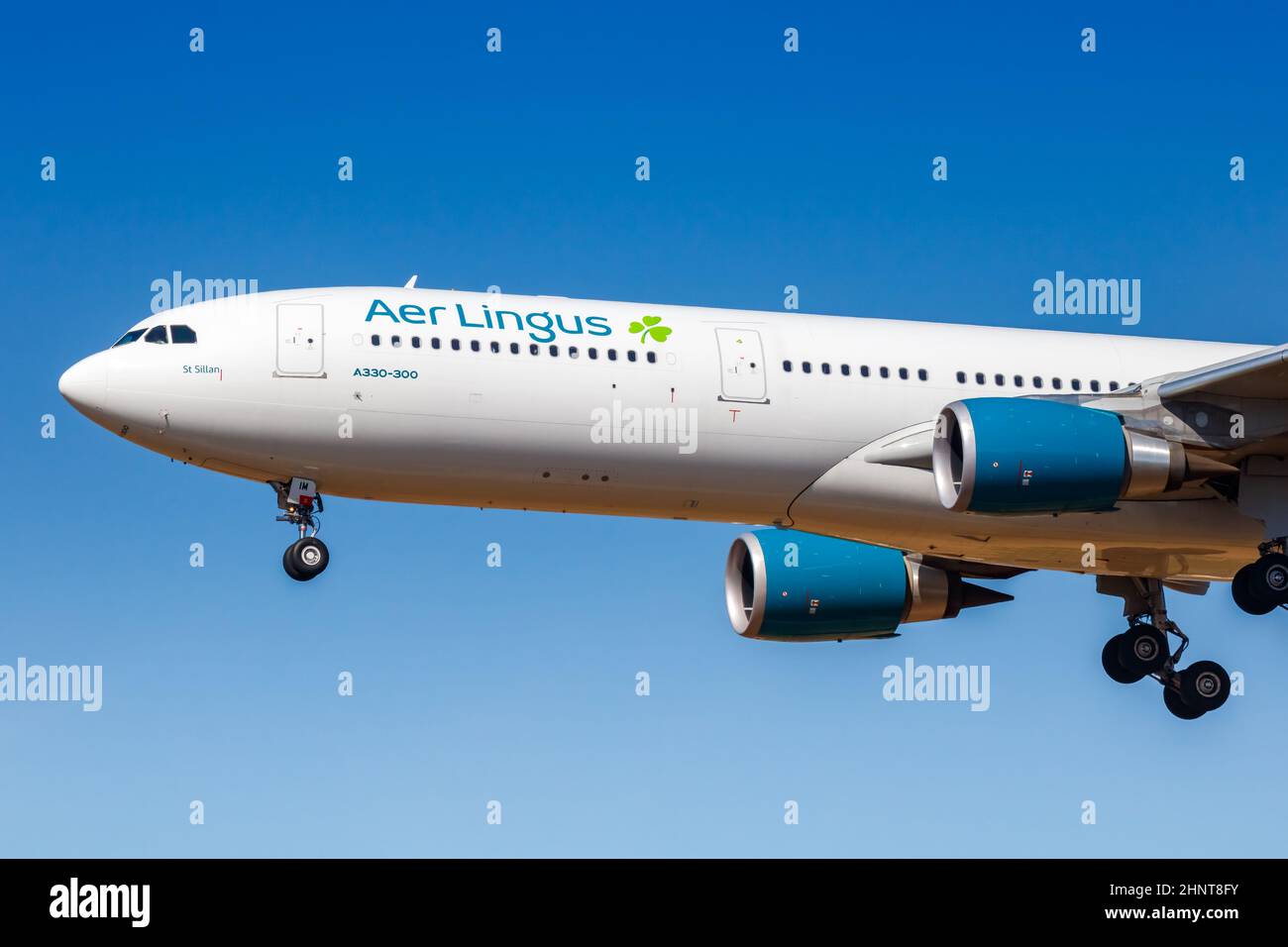 Aer lingus airbus a330 hi-res stock photography and images