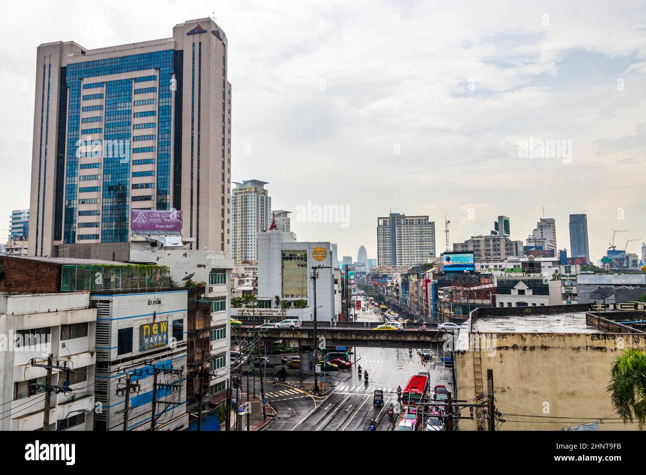Cityscape rain and heavy traffic in Ratchthewi Bangkok Thailand. Stock Photo