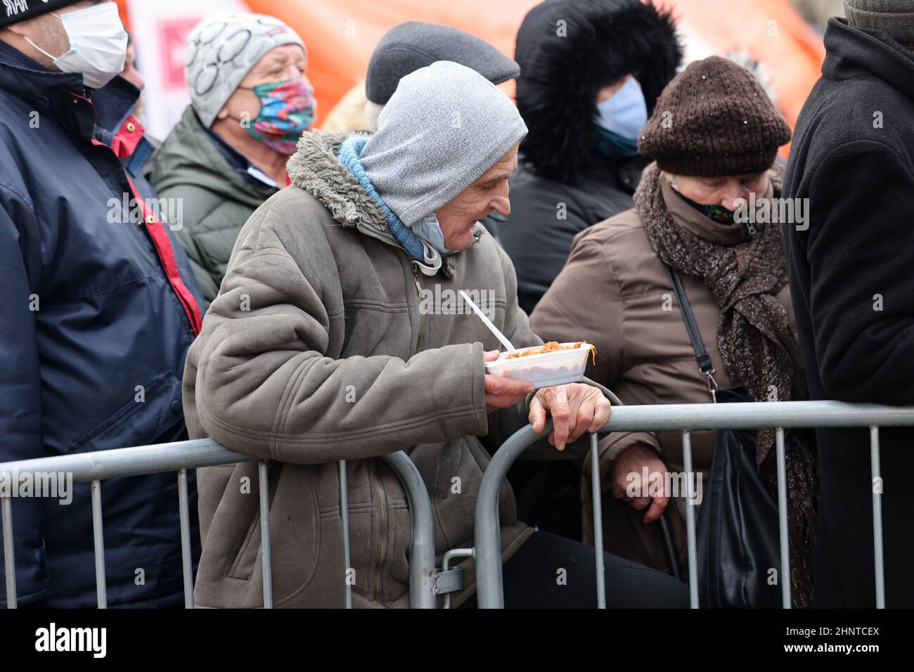 Christmas Eve for poor and homeless on the Main Square in Cracow. Despite the Covid pandemic, the group Kosciuszko prepares the greatest eve in the open air in Krakow Stock Photo
