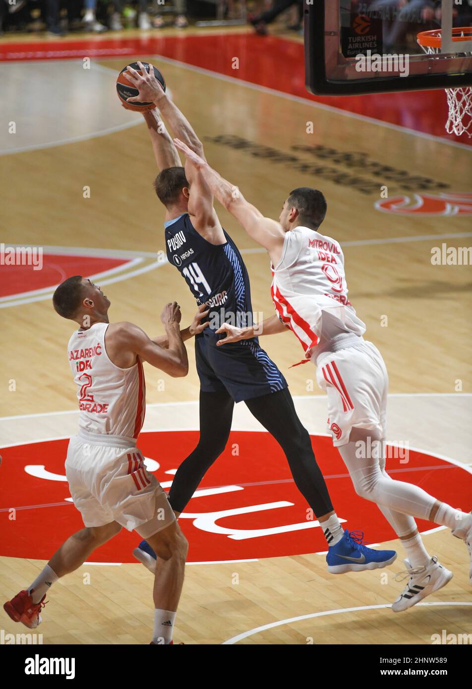 Anton Pushkov (Zenit) grabbing a rebound against Red Star (Belgrade