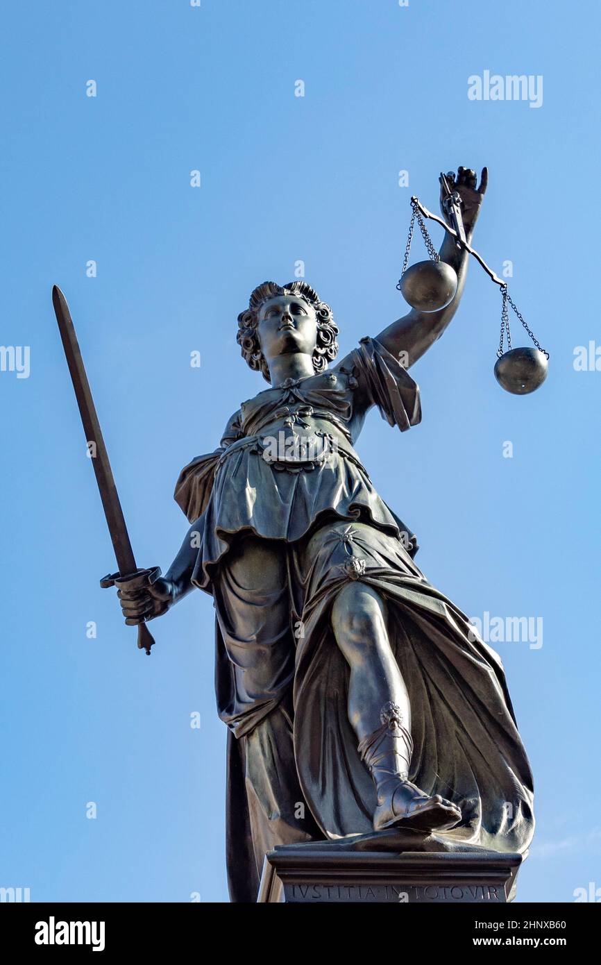 fountain with lady justice in Frankfurt at the roemer Stock Photo - Alamy