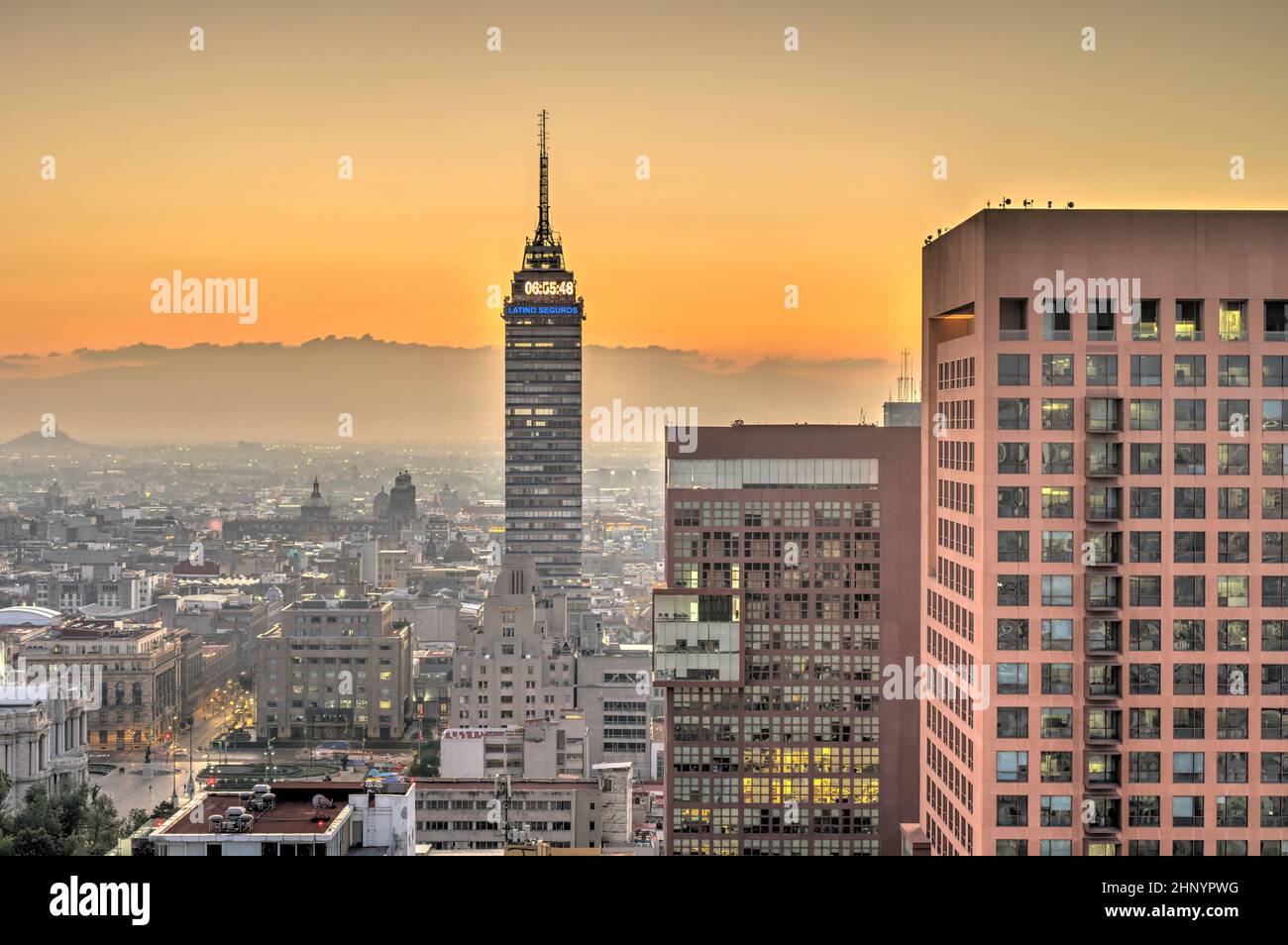 Modern skyscrapers mexico hi-res stock photography and images - Alamy