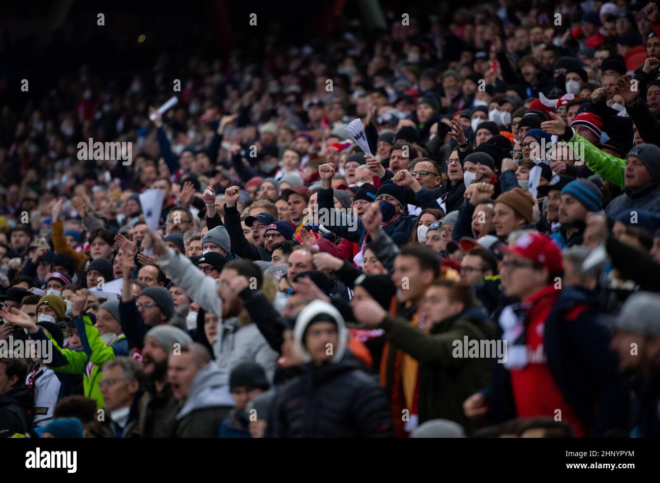 Salzburg, Austria. 16th Feb, 2022. Soccer: Champions League, RB Salzburg -  Bayern Munich, knockout round, round of 16, first leg at Red Bull Arena.  The fans follow the match. Credit: Sven Hoppe/dpa/Alamy
