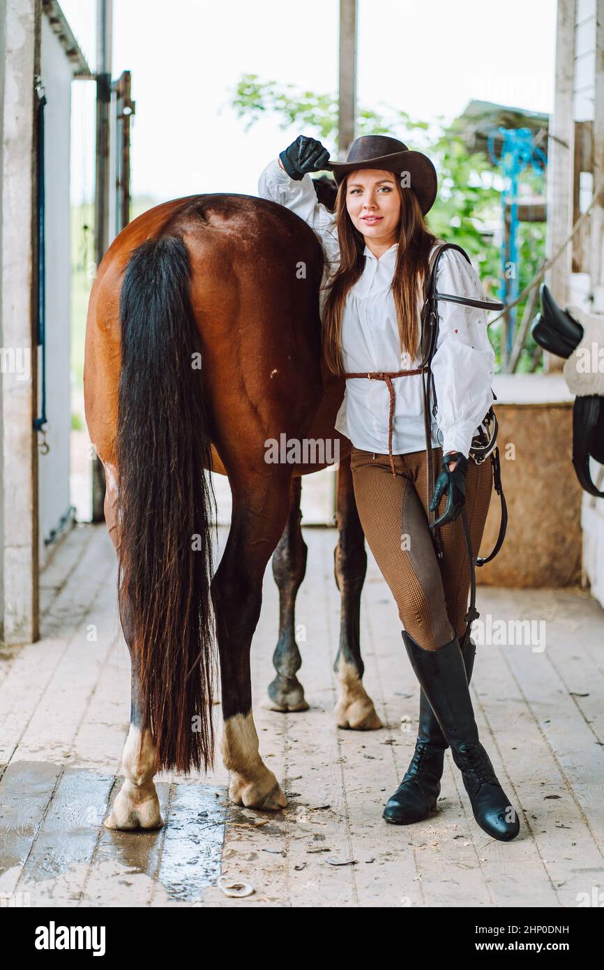Vertical prof equestrienne hat. Horse back riding. Care washing