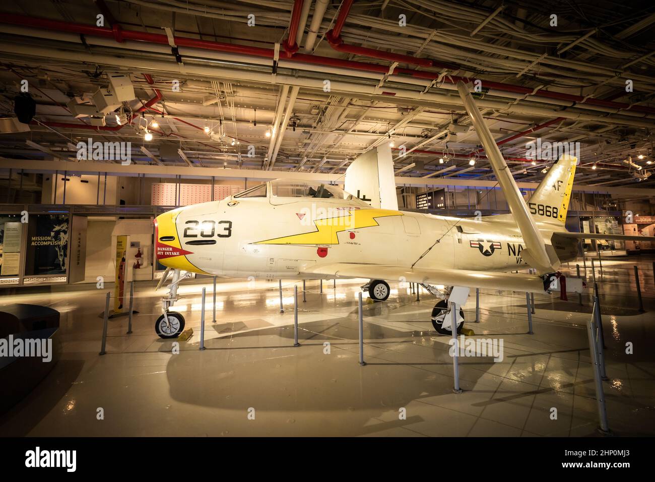 Folding wing aircraft hi-res stock photography and images - Alamy