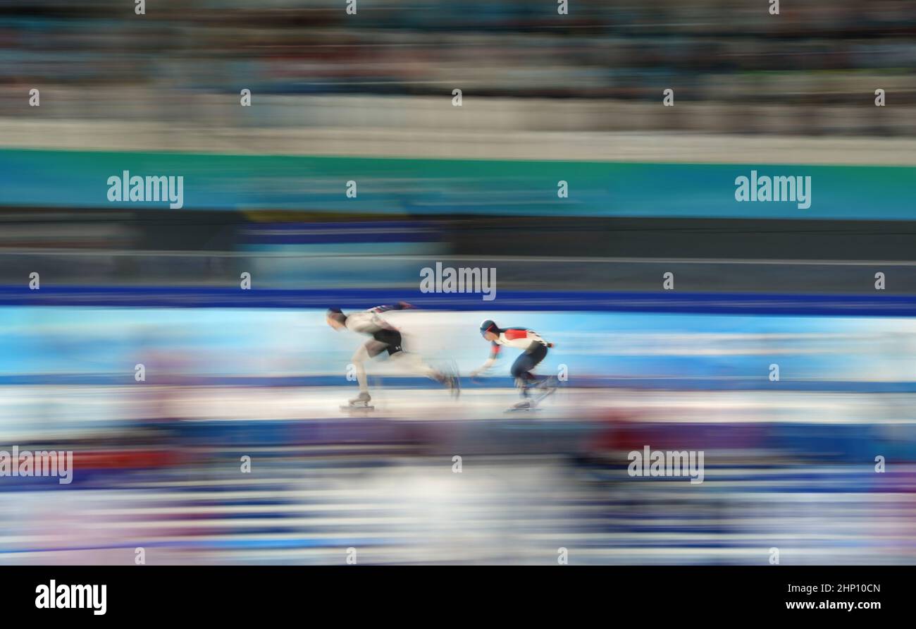 Republic of Korea's Kim Min-seok (left) and USA's Jordan Stolz compete in the Speed Skating Men's 1,000m during day fourteen of the Beijing 2022 Winter Olympic Games at the National Speed Skating Oval in Beijing, China. Picture date: Friday February 18, 2022. Stock Photo