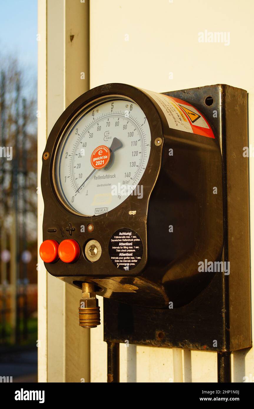 Display of an air pressure station at a petrol station in the evening