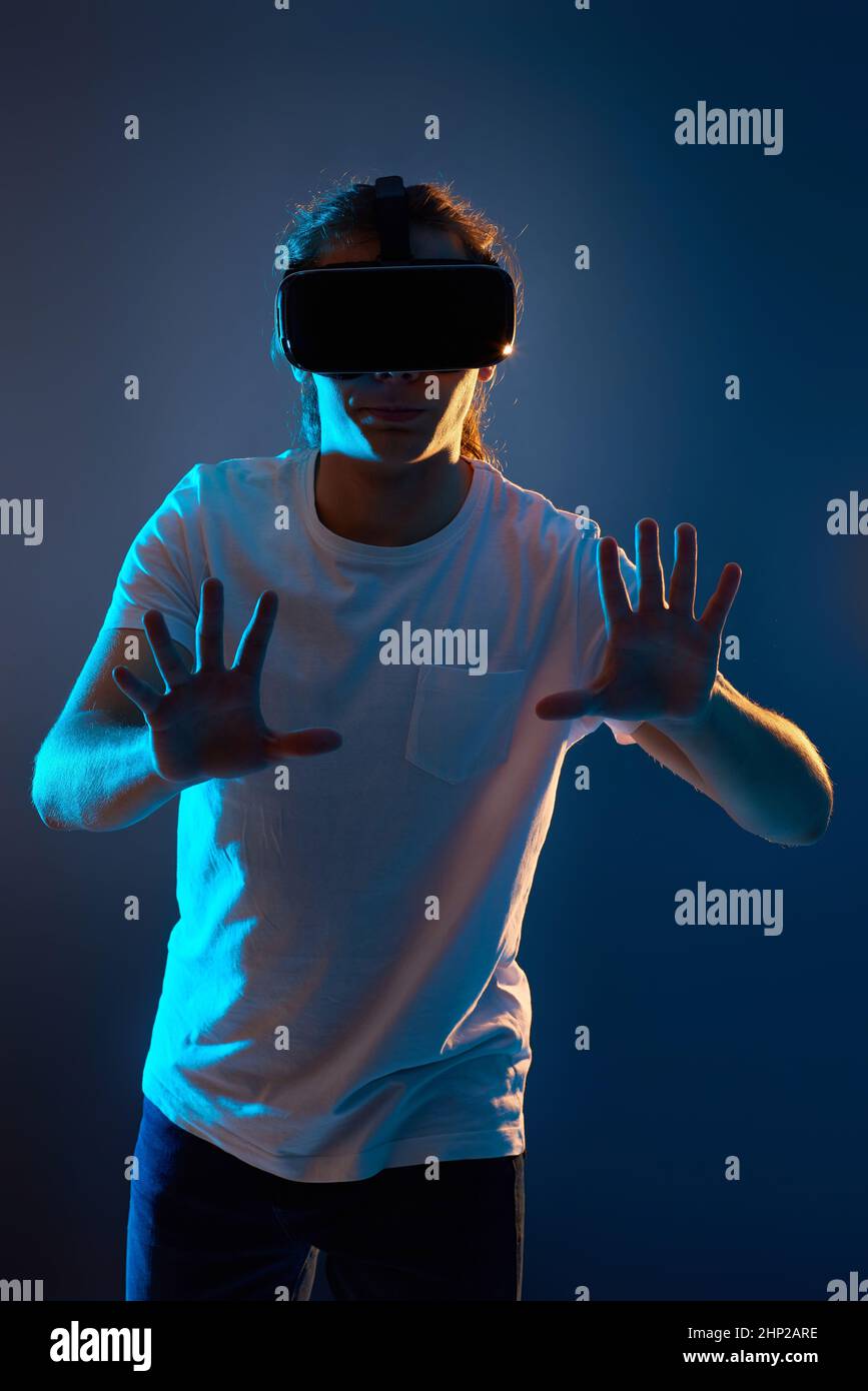 Blue Light from VR Headsets: Eye Strain Concerns and How to Protect ... - Blue Light Exposure From Virtual Reality