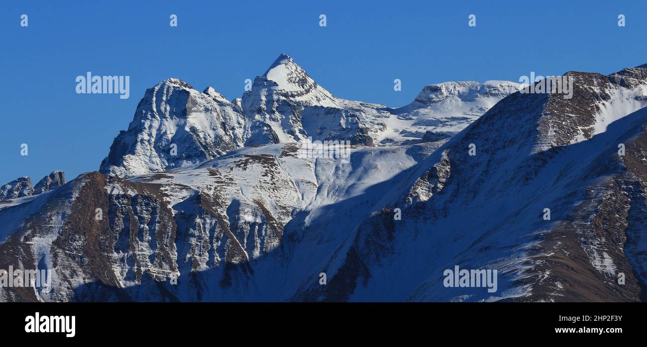 Autumn scene in the Swiss Alps Stock Photo - Alamy