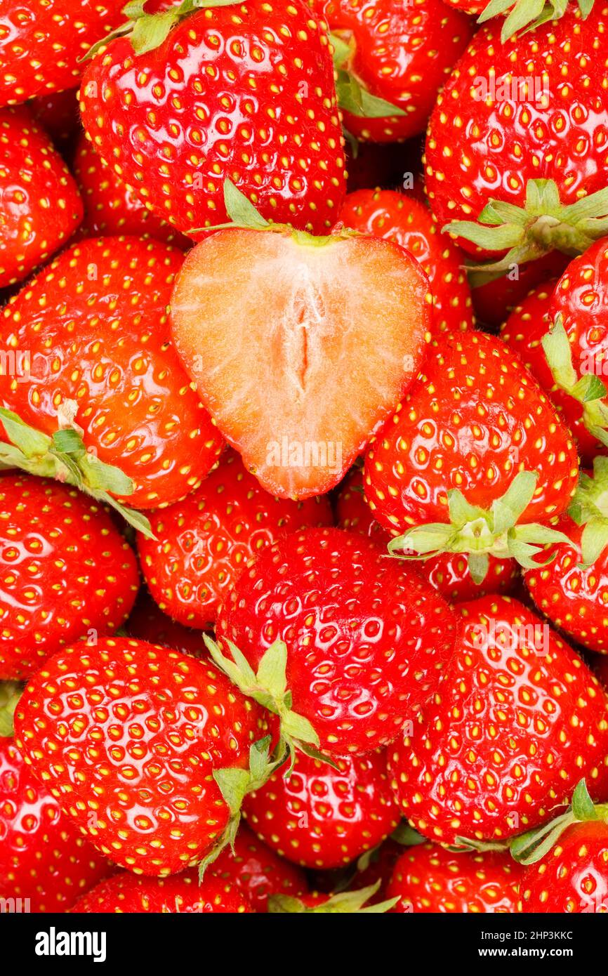 Strawberries portrait format hi-res stock photography and images - Alamy