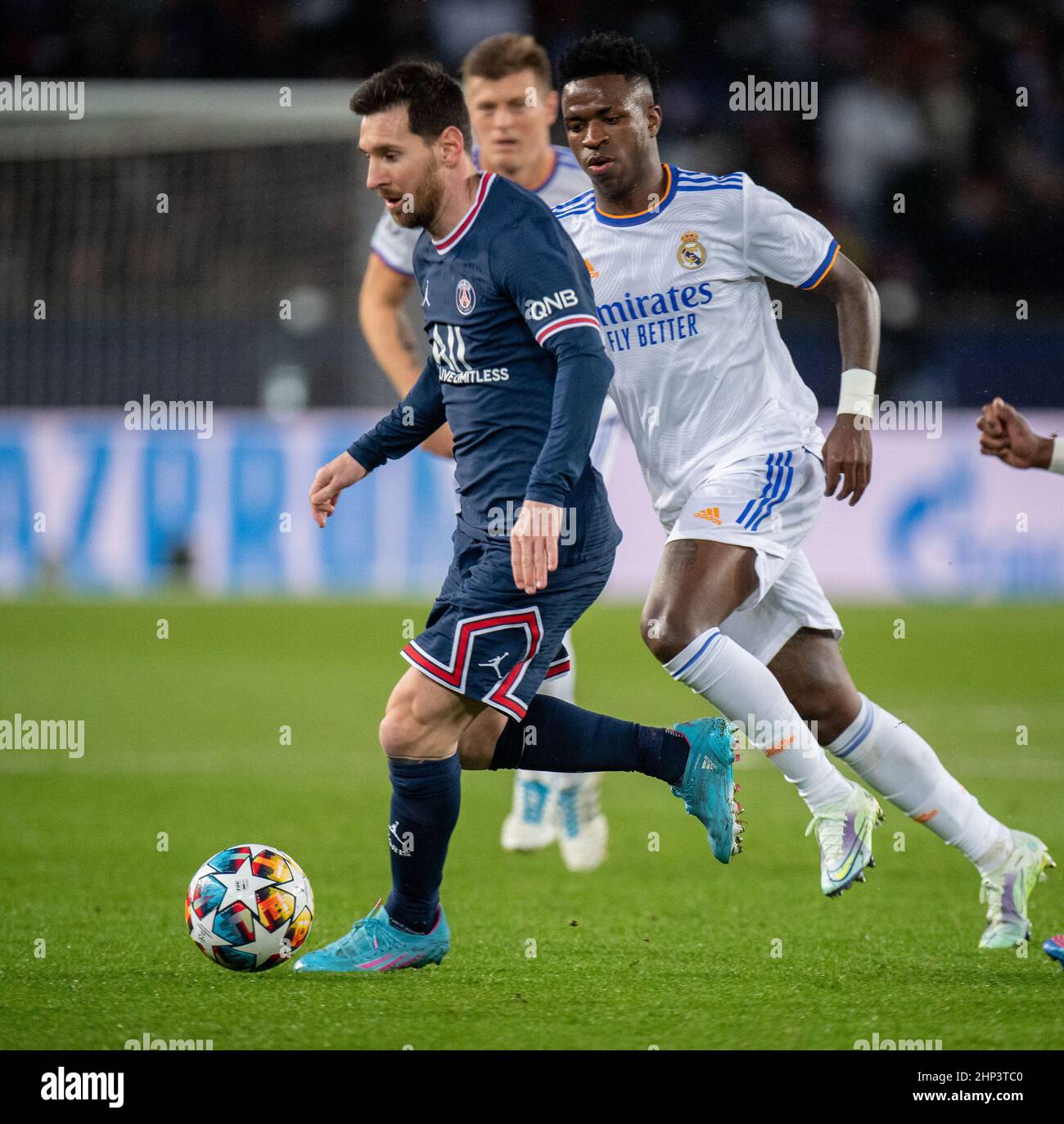 PARIS, FRANCE - FEBRUARY 15: Lionel Messi, Vinicius Junior during the UEFA  Champions League Round of Sixteen Leg One match between Paris Saint-Germain  Stock Photo - Alamy