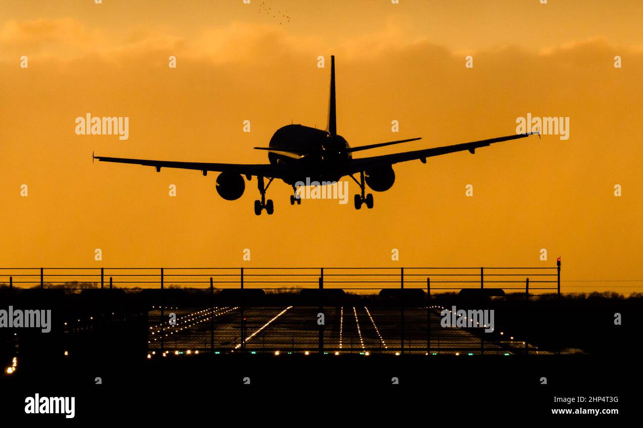 Hanover, Germany. 18th Feb, 2022. An airplane lands at Hanover Airport during hurricane Zeynep in strong gusts of wind in a clearly inclined position. Credit: Julian Stratenschulte/dpa/Alamy Live News Stock Photo