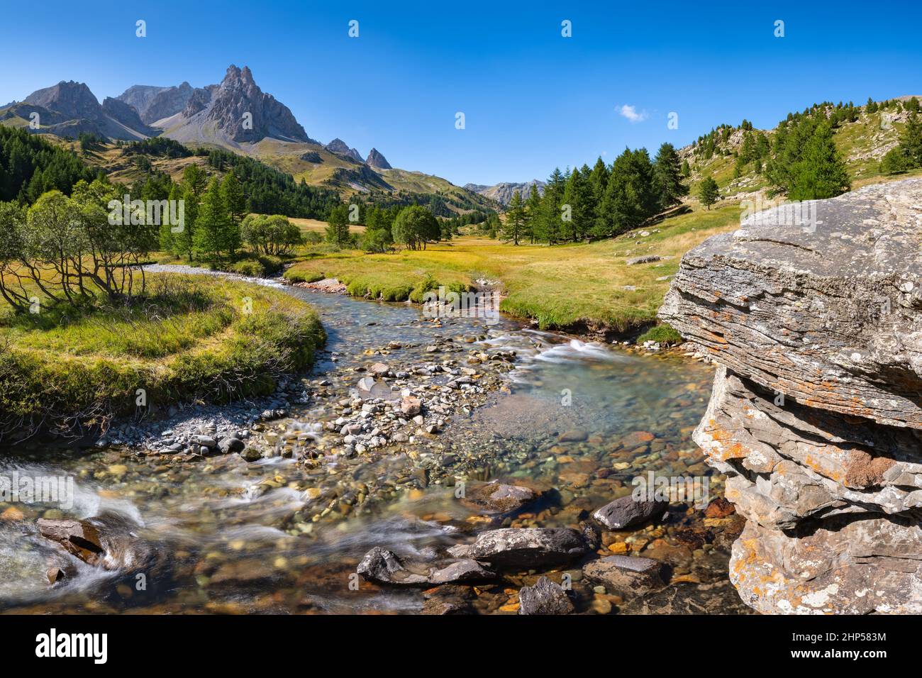 La Claree river in Summer with the Main de Crepin peak in the Cerces Massif mountains. Claree Valley (Laval) in Hautes Alpes (Alps), France Stock Photo