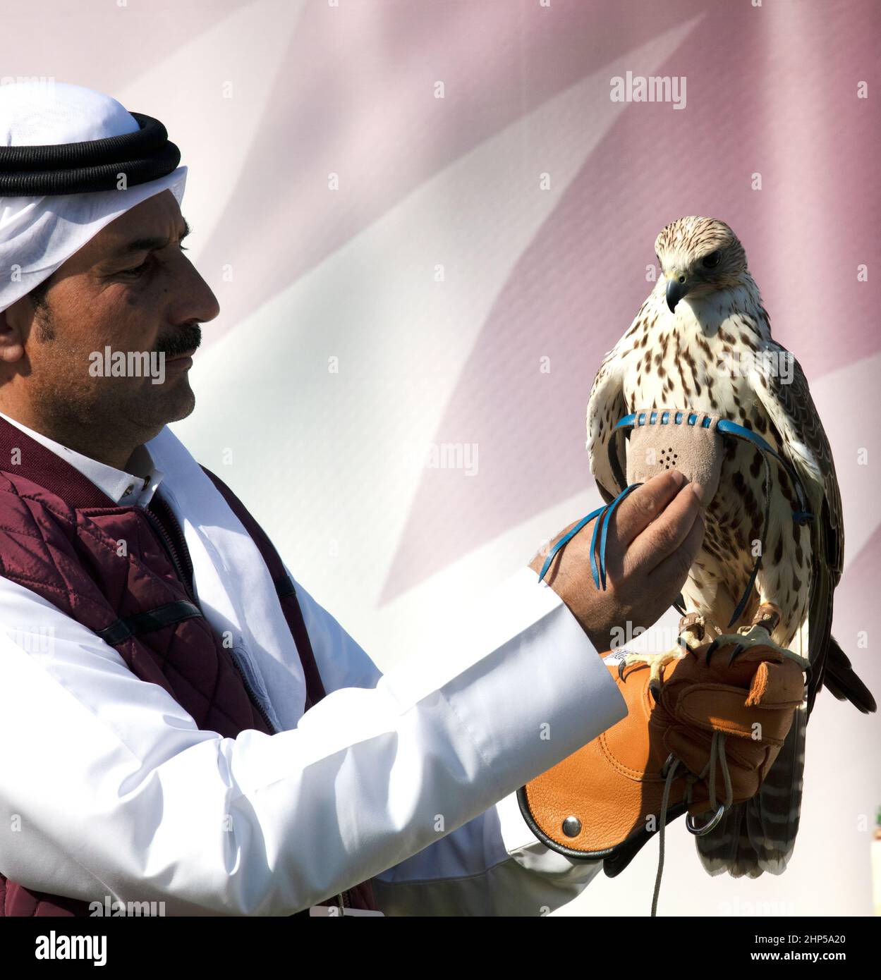 A falcon trainer in the Falcon market Doha Qatar 18022022 Stock Photo