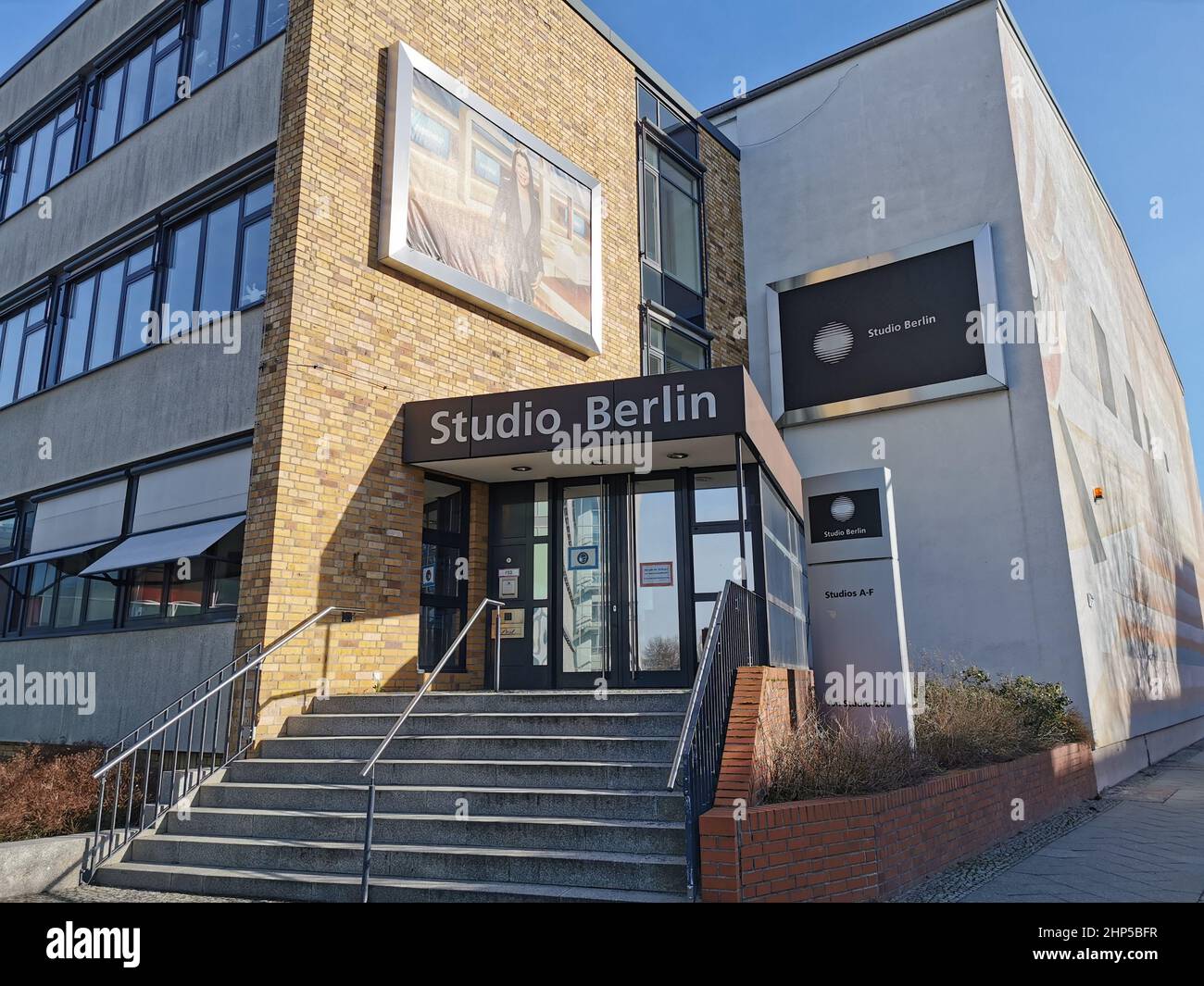 Die Studio BerlinAdlershof GmbH ist eine Atelierbetriebs und